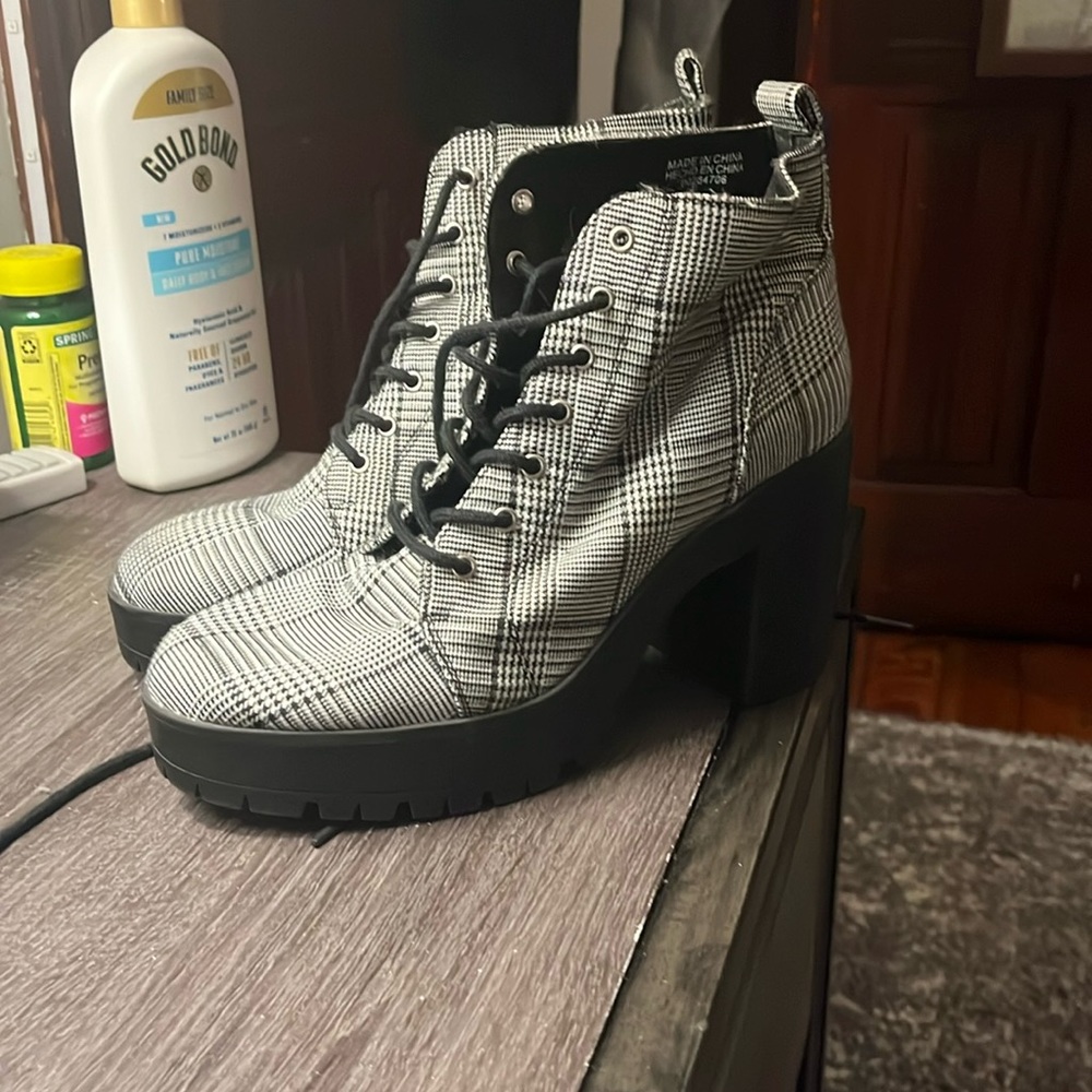 Forever 21 Black and white wedge heels